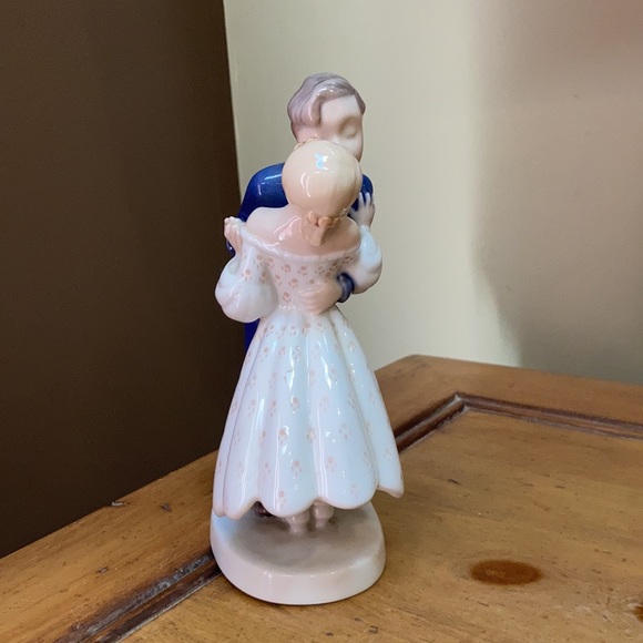 B&G First Kiss Figurine - Picture 4 of 5